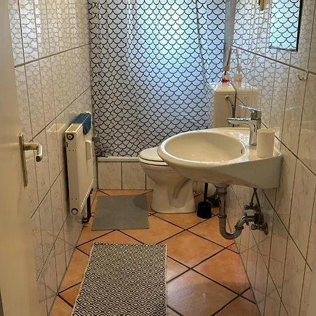 Apartment 2 Zimmer Mit Kueche Und Bad